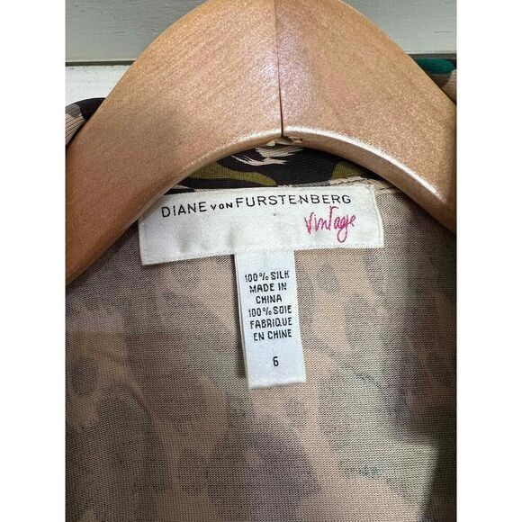 DIANE VON FURSTENBERG Top SZ 6 Vintage Silk Jersey Leopard Animal Print 70s Wrap - Picture 14 of 14